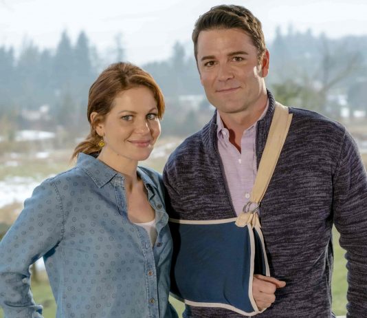 A Bundle of Trouble stars Candace Cameron Bure & Yannick Bisson