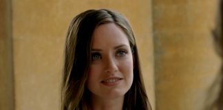 The Christmas Cottage stars Merritt Patterson from The Royals